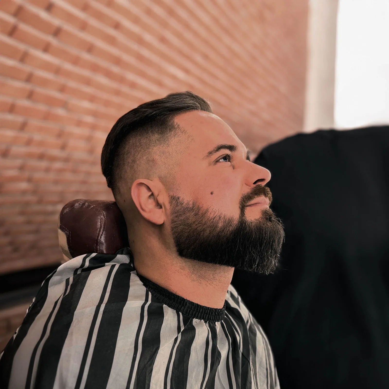 Profil klienta po strzyżeniu włosów i brody w Gentlemen Sanok
