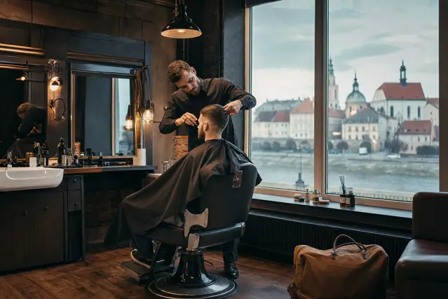 Barber Sanok przed wyjazdem w Bieszczady: włosy i broda gotowe na trasę, zdjęcia i wieczorne wyjście