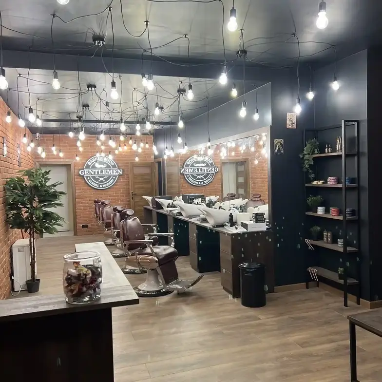 Interno di Gentlemen Barber Shop Sanok