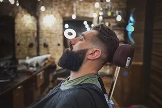 Luksusowe wnętrze Gentlemen Barber Shop Sanok